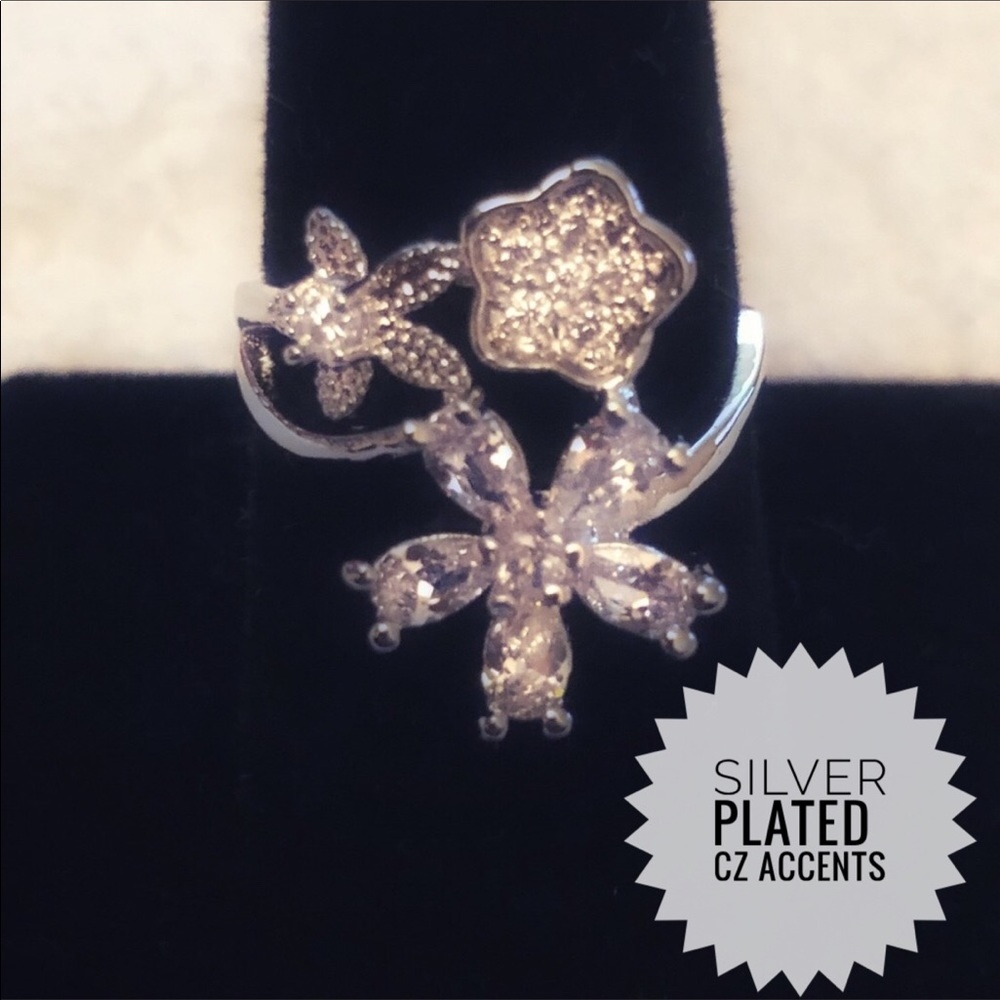 Sz 8 Silver Plated CZ Accents Ring - Picture 2 of 4